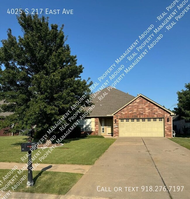 Building Photo - Beautiful 4-Bedroom Home with Office, Cove...