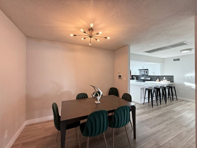 Building Photo - 3/BD 2/BA Home Near the Las Vegas Strip – ...