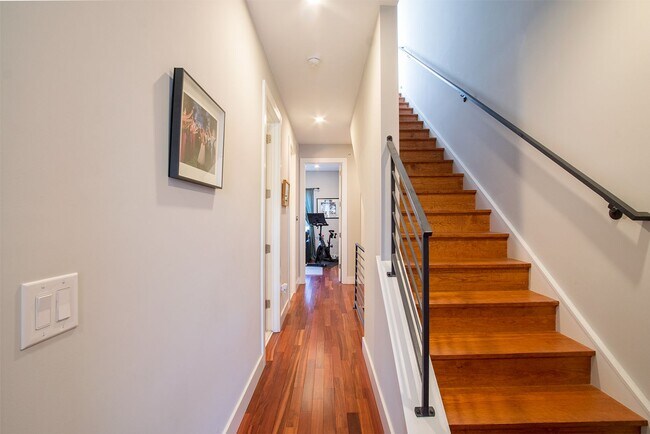 Building Photo - Two Bed Fishtown Townhouse
