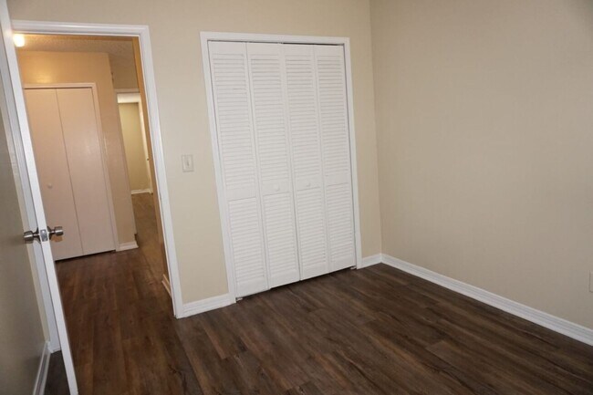 Building Photo - 3/2.5 Townhome on Westside