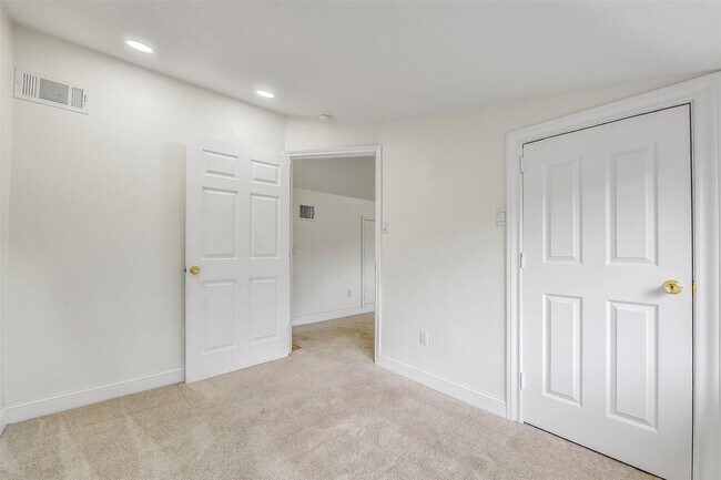 Building Photo - 4712 33rd St E