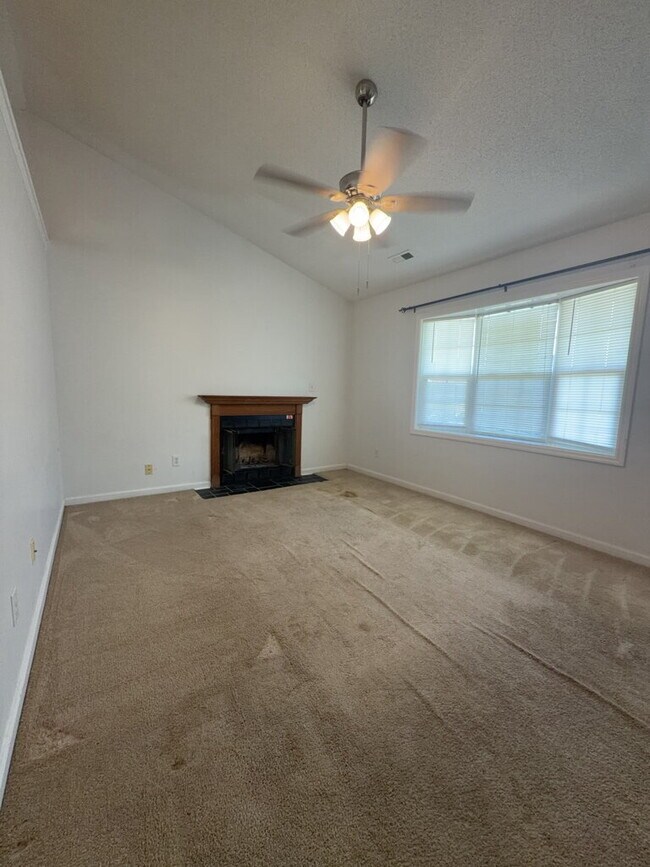Building Photo - 436 Dion Dr