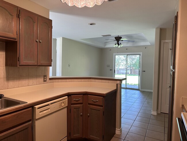 Building Photo - 223 Oriole Ln