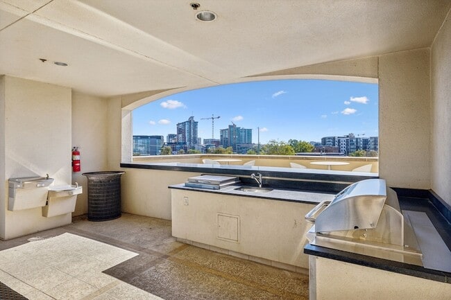 Building Photo - 1510 Demonbreun St