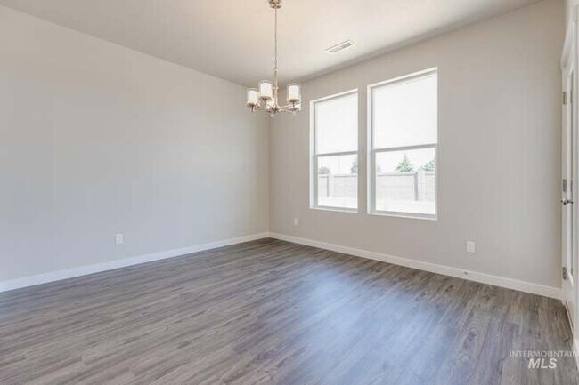 Building Photo - 4 Bed 2 Bath in Meridian with 3 Car Garage