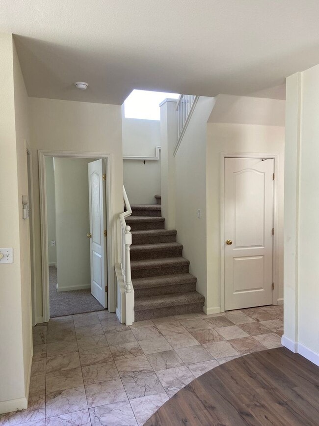 Building Photo - Bentley Square - Gated 3 Bdrm+office