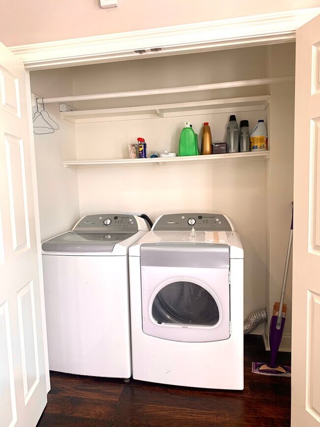 Building Photo - 2BR 2 1/2BA Condominium Denham Springs