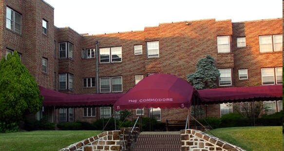 Building Photo - Commodore Apartments