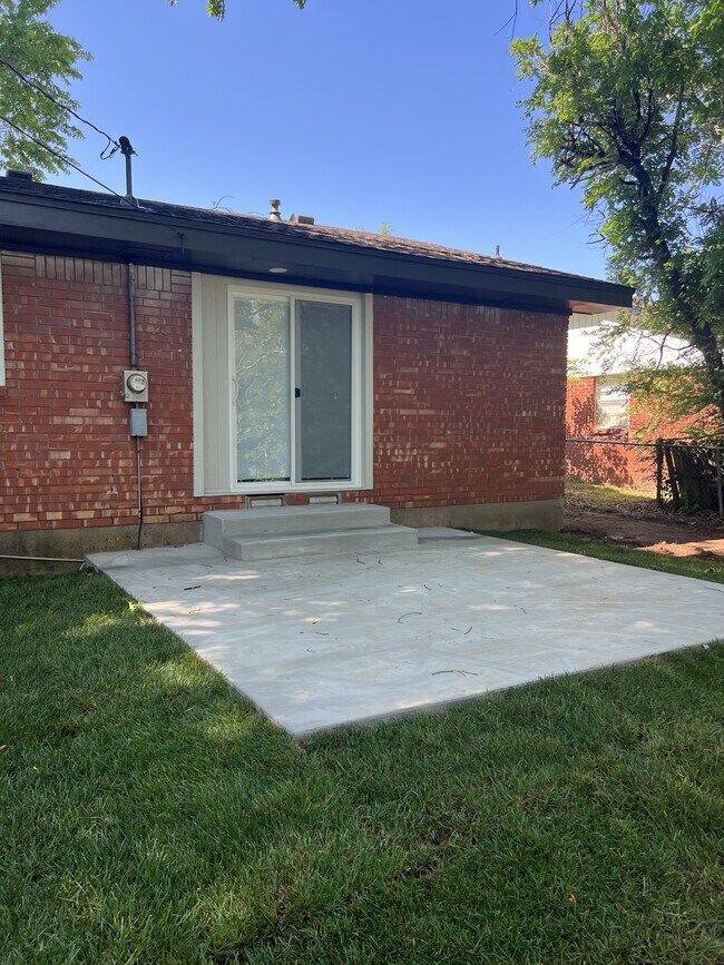 Building Photo - 513 Inwood Dr