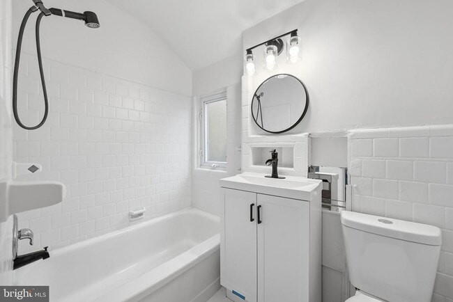 Building Photo - 2030 N Quinn St