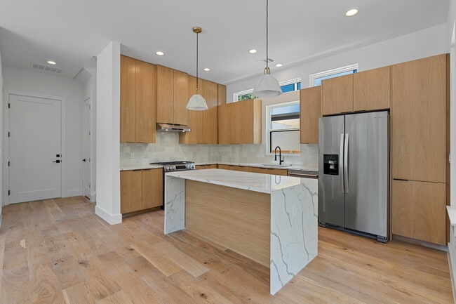 Building Photo - 909 Payne Ave