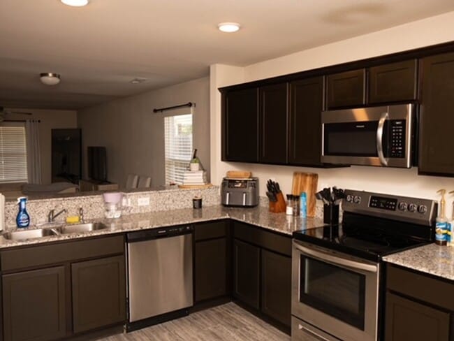 Building Photo - 3 Bedroom 2 Bath Brick Home
