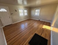 Building Photo - 1 bed 1 bathroom Single Family Home