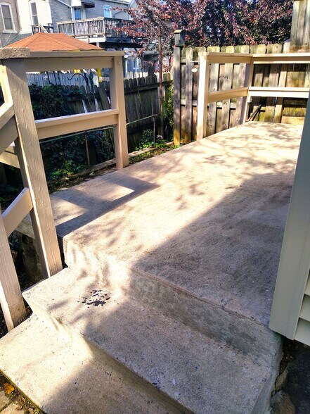 Building Photo - 513 Hanover St