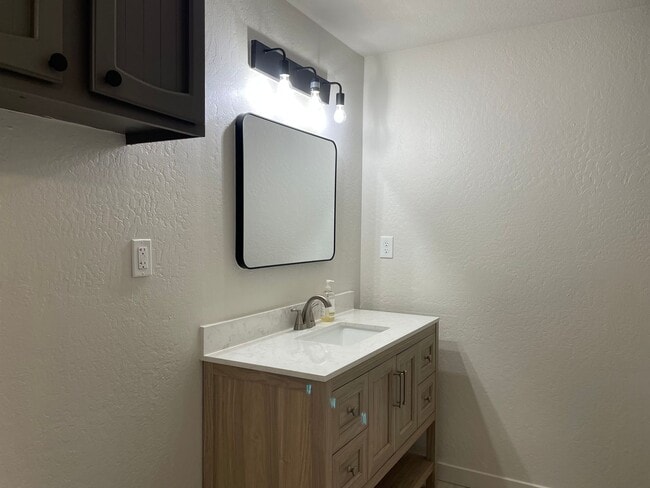 Building Photo - Newly Remodeled 2 Bedroom 1 Bath Duplex-Be The First to Make it Your Home