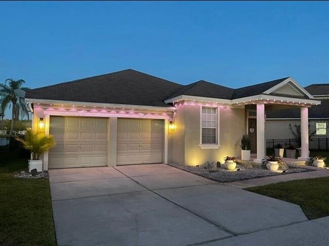 Building Photo - 10400 Eastpark Woods Dr