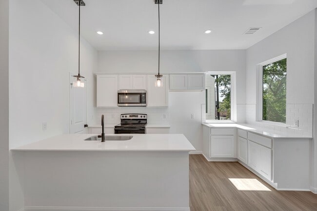 Building Photo - 5105 Mallow St