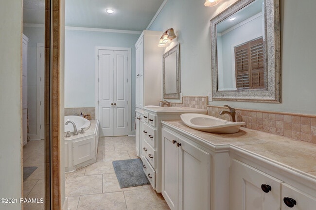 Building Photo - 108 Beaulac Ln