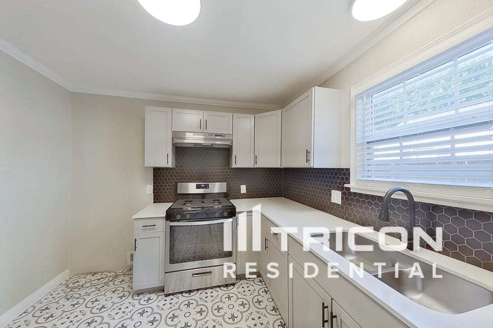 Building Photo - 3920 Calmont Ave