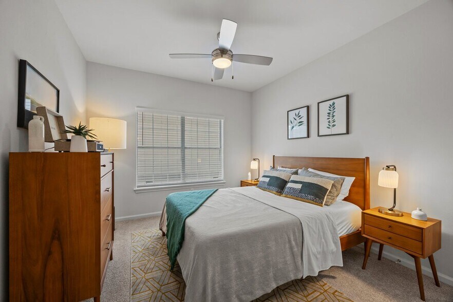 Building Photo - 12345 Lamplight Village Ave