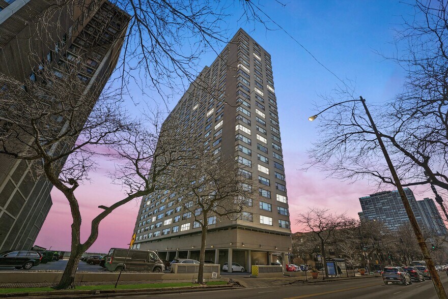 Building Photo - 6301 N Sheridan Rd