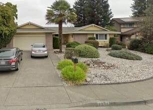 Building Photo - ~Spacious 5 Bed/2 Bath Home in D Section~ Available Now!