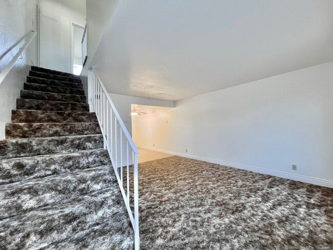 Building Photo - Apartment for Rent