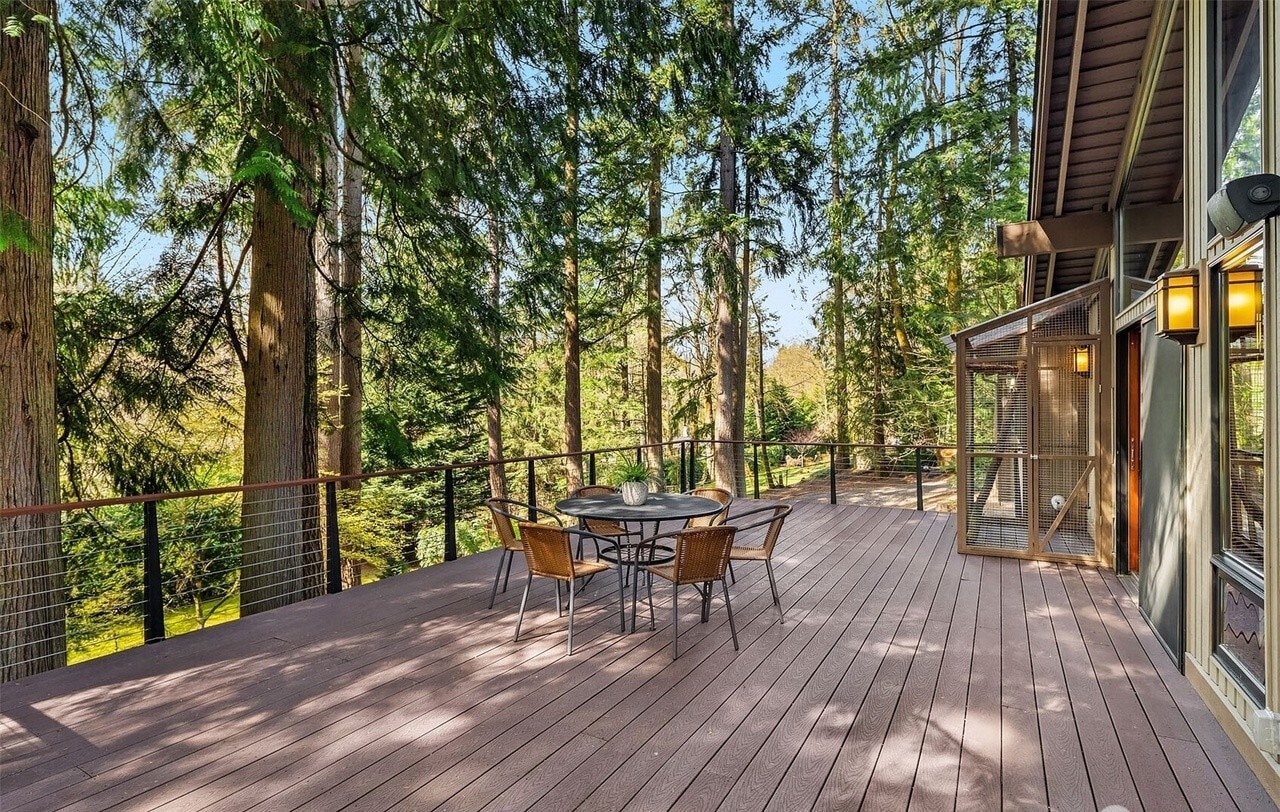 Shared - Deck - 3303 142nd Pl NE
