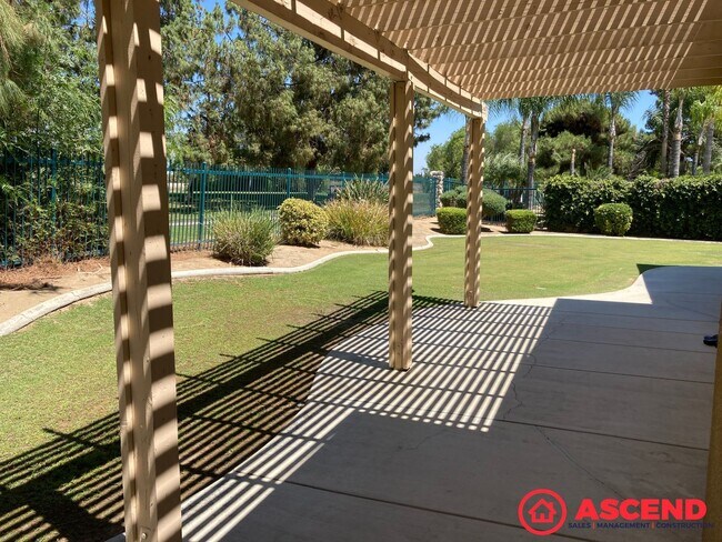 Building Photo - Amazing Home Located in Gated Community!