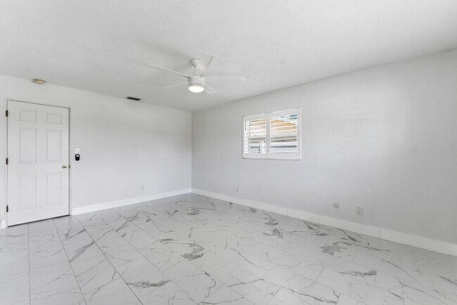 Building Photo - 1245 79th St S