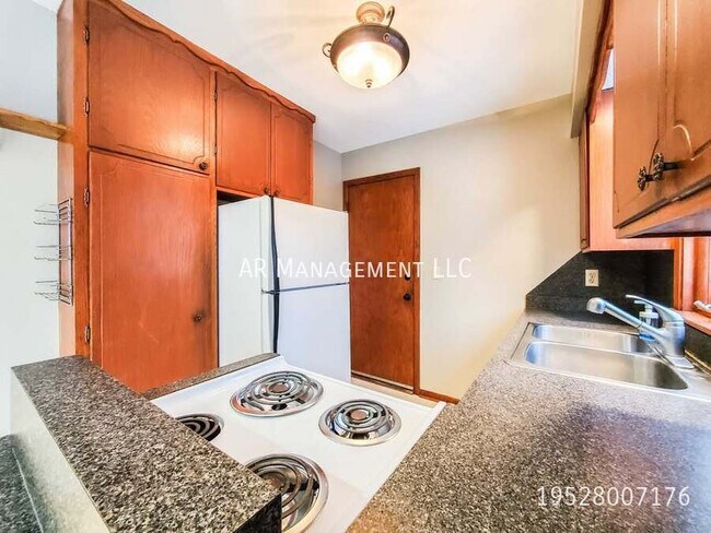 Building Photo - 11210 Sunset Trail