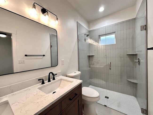 Building Photo - Gorgeous New Home! Close to Historic District and Beach