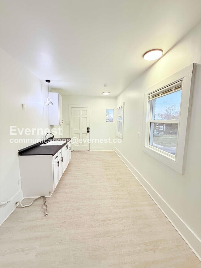 Building Photo - 8939 Dexter Ave