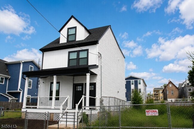 Building Photo - 10 Bruen Ave
