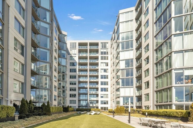 Building Photo - 9 Ave at Port Imperial