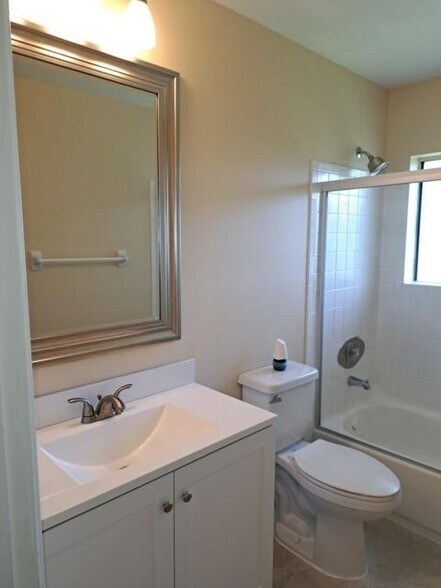 Building Photo - 11356 Royal Palm Blvd