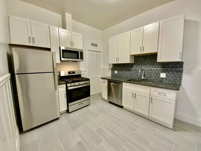 Building Photo - RENOVATED 2BR. Dishwasher! Laundry On-Site...