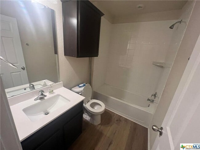 Building Photo - Lovely 3 bed 2 bath coming soon!