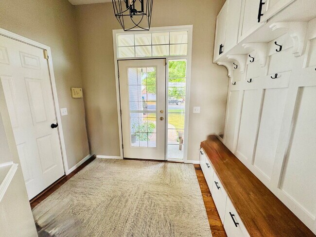 Building Photo - Spacious 4-Bed Shakopee Gem with Granite Finishes & Finished Basement