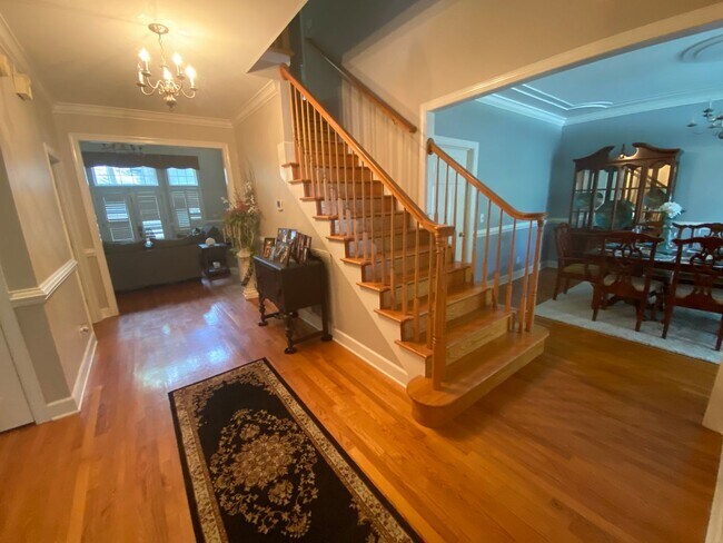 Building Photo - Beautiful Brick Home for Rent – Spacious, Bright & Welcoming