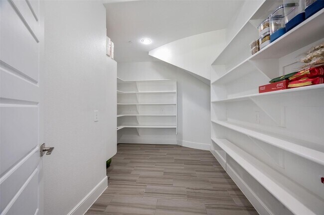 Building Photo - 1405 Gairloch Dr