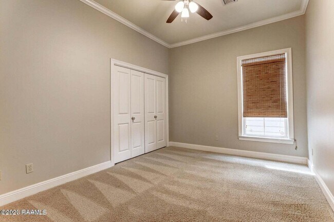 Building Photo - 121 Flagg Pl