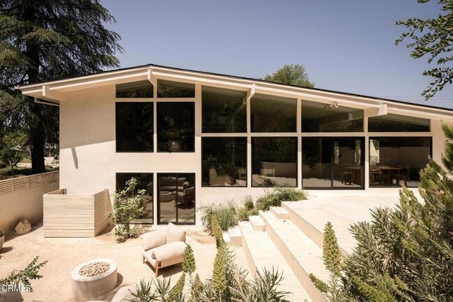 Primary Photo - 4722 Larkwood Ave