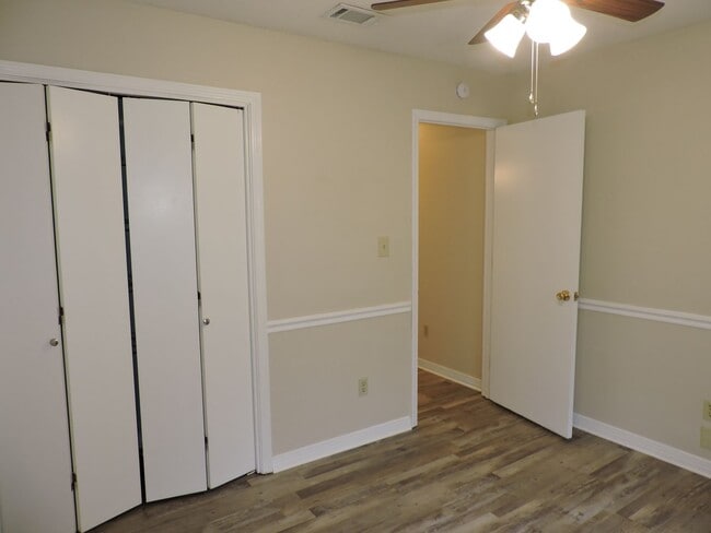 Building Photo - Great Northeast location!