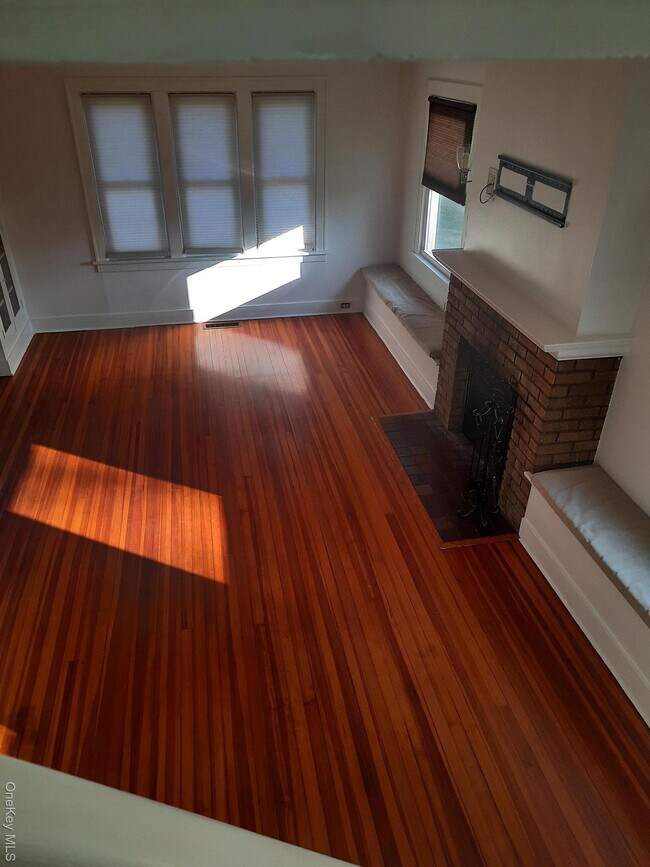 Building Photo - 23 Valley Ave