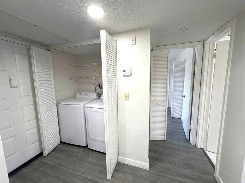 Building Photo - 8820 Royal Palm Blvd