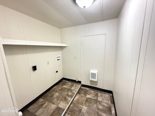 Building Photo - 3bd/2ba Home with a Large Yard - Near Randall Park!