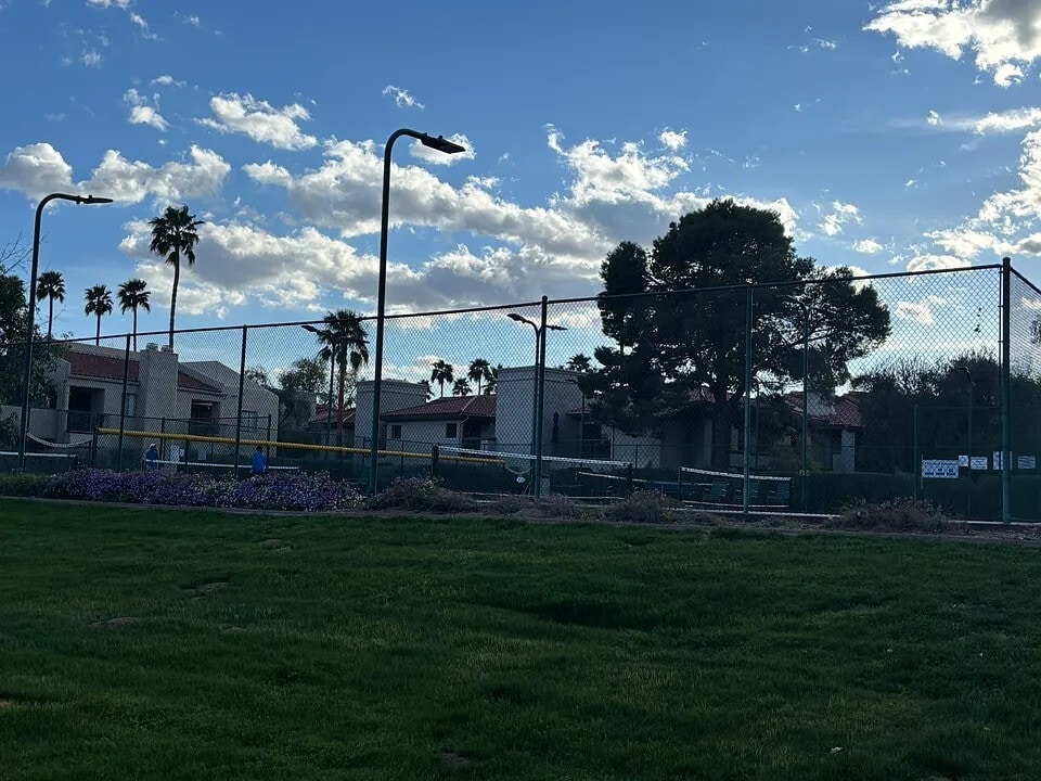 Building Photo - 9550 N 94th Plz