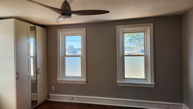 Building Photo - 417 Llanerch Ave