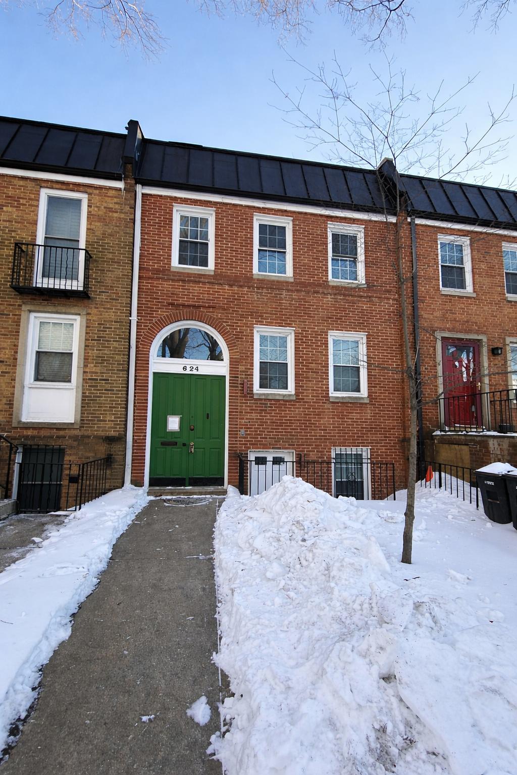 Building Photo - 624 G St SW